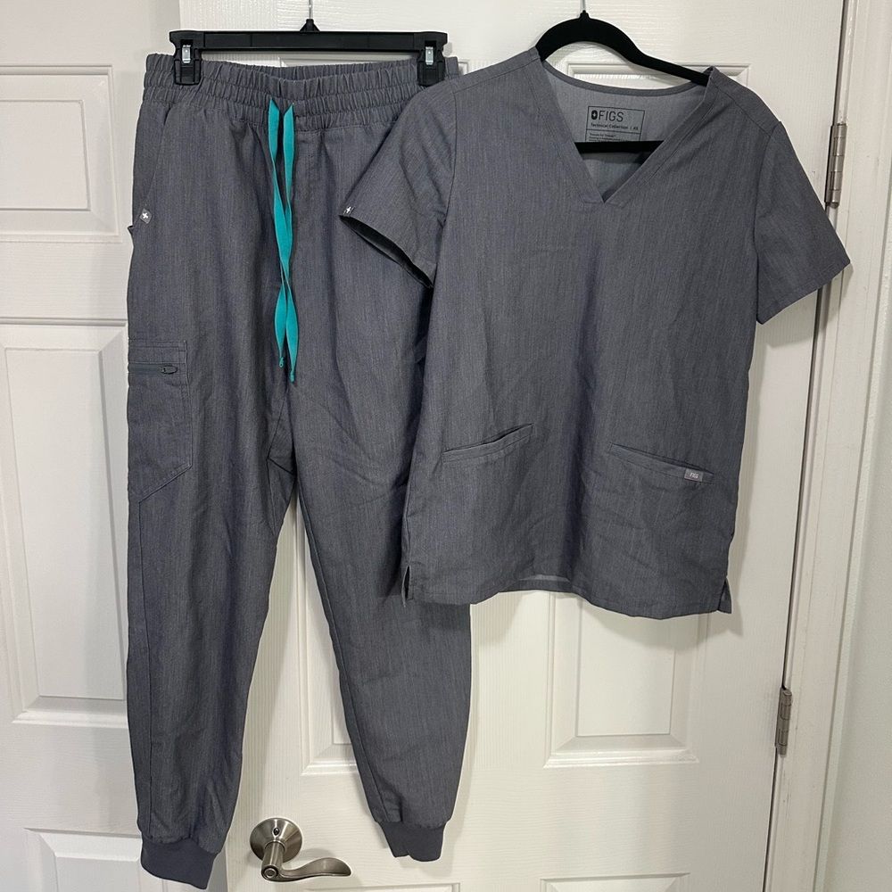 FIGS Technical Collection Gray Scrub Set